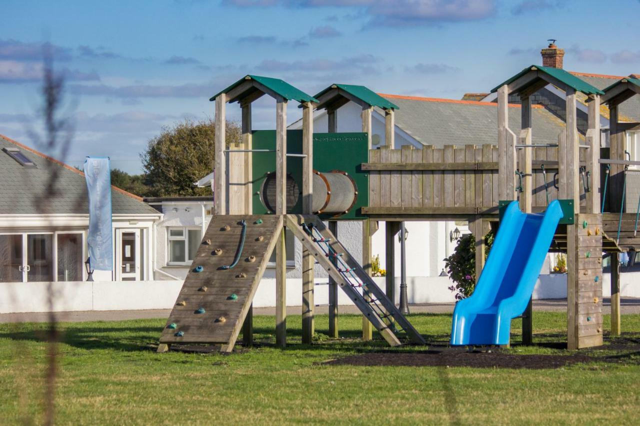 Newperran Holiday Park Ньюки Экстерьер фото